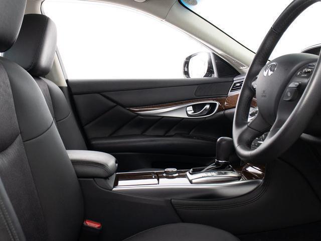フーガ ２５０ＧＴ　（禁煙車）（整備点検記録簿６枚）（後期型）（アラウンドビュー）（インテリジェントクルーズ）（エマージェンシーブレーキ）（クリアランスソナー）（ブラックハーフレザー）（助手席オットマン）（ＨＤＤナビ）（31枚目）