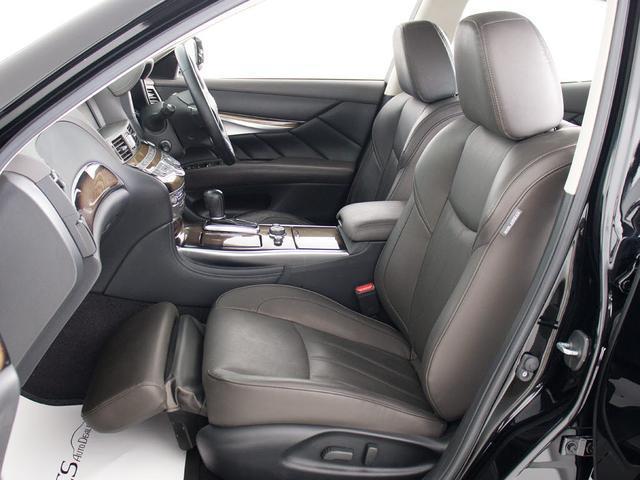 フーガハイブリッド ＶＩＰ　（禁煙車）（後期型）（アラウンドビュー）（１８インチＡＷ）（インテリジェントクルーズ）（エマージェンシーブレーキ）（障害物センサー）（黒本革）（冷暖房シート）（後席コントロールパネル）（オットマン）（28枚目）