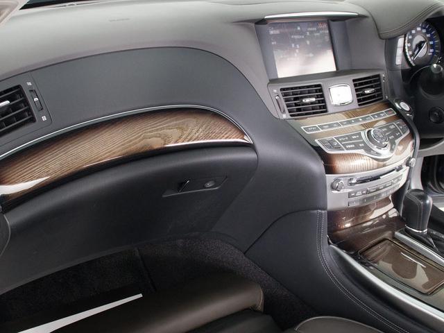 フーガハイブリッド ＶＩＰ　（禁煙車）（後期型）（アラウンドビュー）（１８インチＡＷ）（インテリジェントクルーズ）（エマージェンシーブレーキ）（障害物センサー）（黒本革）（冷暖房シート）（後席コントロールパネル）（オットマン）（35枚目）