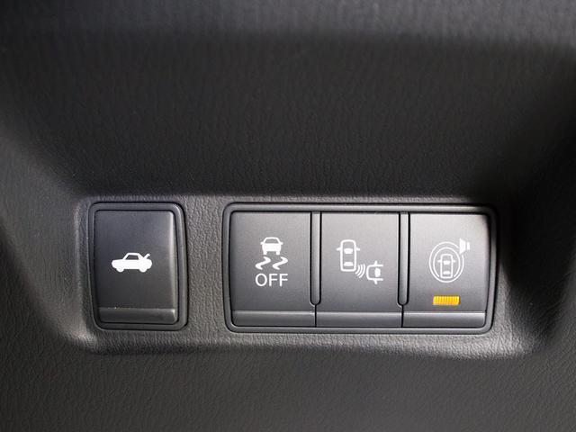 フーガハイブリッド ＶＩＰ　（禁煙車）（後期型）（アラウンドビュー）（１８インチＡＷ）（インテリジェントクルーズ）（エマージェンシーブレーキ）（障害物センサー）（黒本革）（冷暖房シート）（後席コントロールパネル）（オットマン）（38枚目）