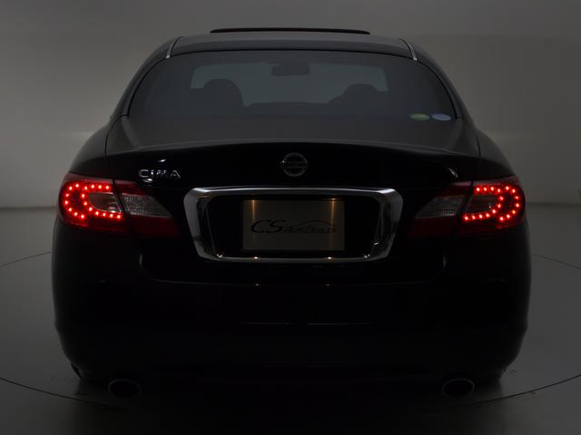 シーマ ハイブリッド VIP (禁煙車)(法人ワンオーナー)(サンルーフ)(BOSEサウンドスピーカー)(インテリジェントクルーズ)(エマージェンシーブレーキ)(黒本革)(オットマン)(後席コントロールパネル)(冷暖房シート)(22枚目)