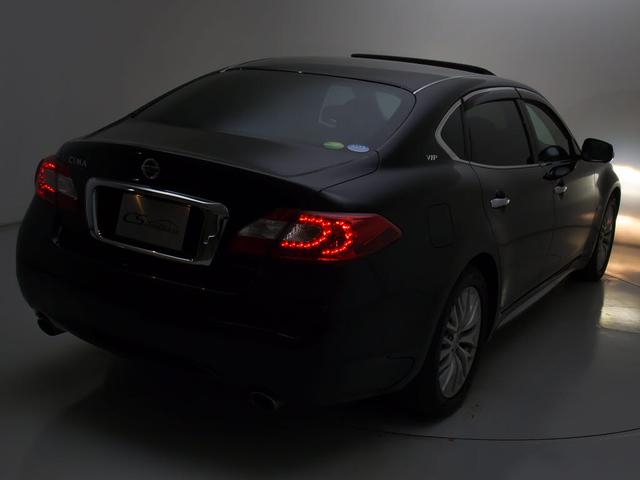 シーマ ハイブリッド VIP (禁煙車)(法人ワンオーナー)(サンルーフ)(BOSEサウンドスピーカー)(インテリジェントクルーズ)(エマージェンシーブレーキ)(黒本革)(オットマン)(後席コントロールパネル)(冷暖房シート)(23枚目)