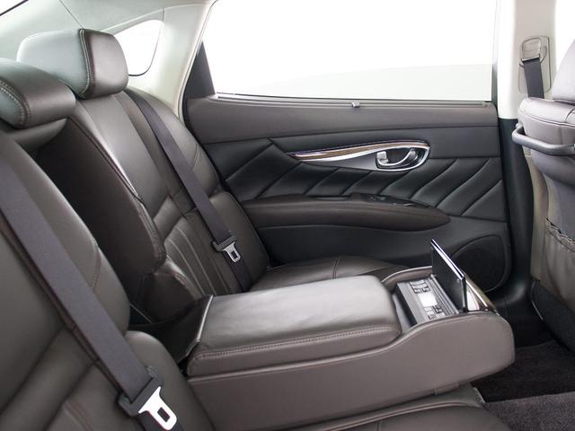 シーマ ハイブリッド VIP (禁煙車)(法人ワンオーナー)(サンルーフ)(BOSEサウンドスピーカー)(インテリジェントクルーズ)(エマージェンシーブレーキ)(黒本革)(オットマン)(後席コントロールパネル)(冷暖房シート)(31枚目)