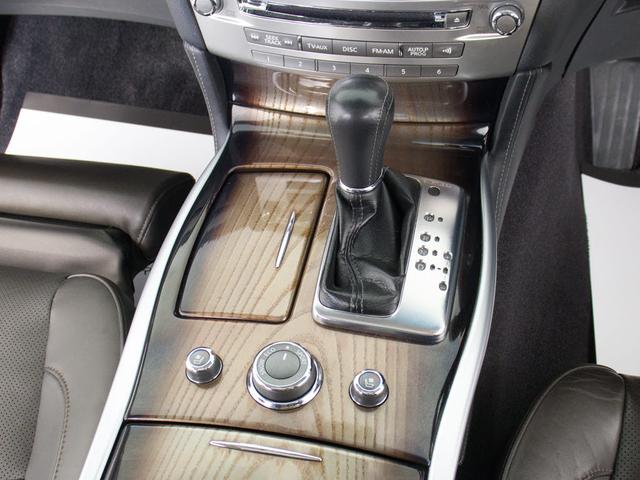 シーマ ハイブリッド VIP (禁煙車)(法人ワンオーナー)(サンルーフ)(BOSEサウンドスピーカー)(インテリジェントクルーズ)(エマージェンシーブレーキ)(黒本革)(オットマン)(後席コントロールパネル)(冷暖房シート)(36枚目)