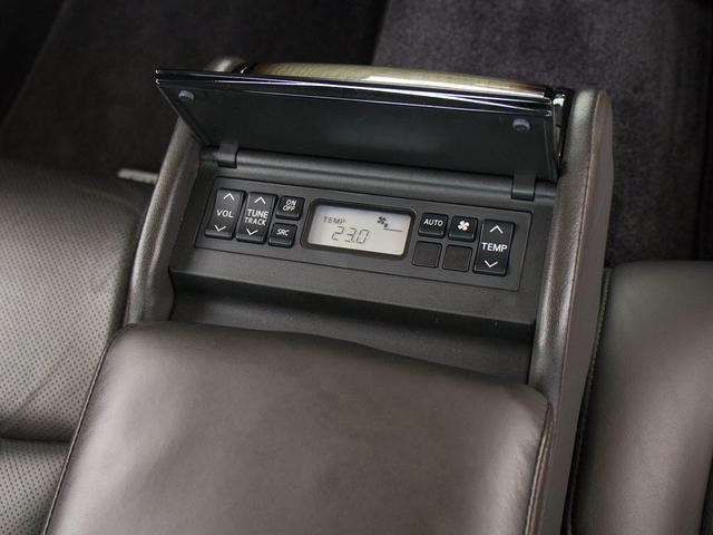 シーマ ハイブリッド VIP (禁煙車)(サンルーフ)(インテリジェントクルーズ)(エマージェンシーブレーキ)(黒本革)(オットマン)(後席コントロールパネル)(シートヒーター)(エアシート)(HDDナビ)(Bluetooth)(8枚目)