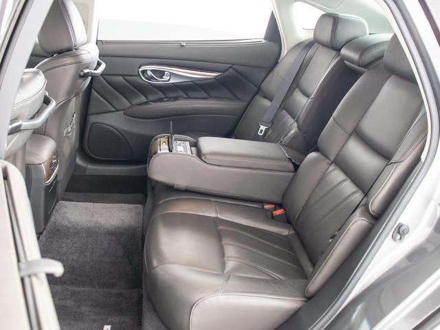 シーマ ハイブリッド VIP (禁煙車)(ワンオーナー)(サンルーフ)(BOSEサウンドスピーカー)(インテリジェントクルーズ)(後席コントロールパネル)(エアシート)(シートヒーター)(HDDマルチナビ)(Bluetooth)(26枚目)