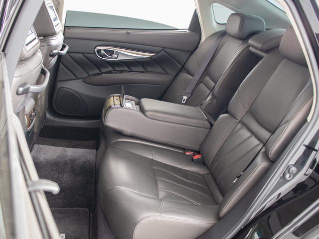 シーマ ハイブリッド VIP G (禁煙車)(ワンオーナー)(後期型)(BOSEサウンド)(リアエンター)(エマージェンシーブレーキ)(インテリジェントクルーズ)(アラウンドビュー)(黒本革)(オットマン)(クリアランスソナー)(28枚目)