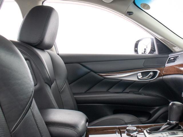 NISSAN FUGA HYBRID BASE GRADE