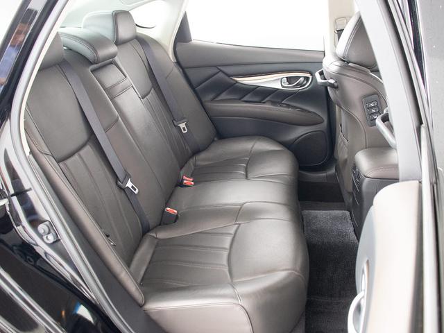 フーガ 370GT タイプS (禁煙車)(純正エアロバンパー)(20インチAW)(BOSEサウンドスピーカー)(アラウンドビュー)(インテリジェントクルーズ)(エマージェンシーブレーキ)(助手席オットマン)(冷暖房シート)(25枚目)