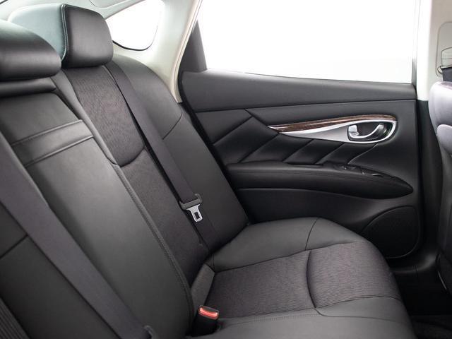 フーガ 250GT (禁煙車)(後期型)(アラウンドビュー)(インテリジェントクルーズ)(エマージェンシーブレーキ)(クリアランスソナー)(ブラックハーフレザー)(助手席オットマン)(LEDヘッドライト)(HDD)(30枚目)