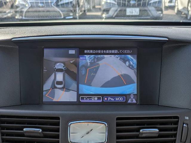 アラウンドビューモニターを装備！上から車両を見下ろしたような映像をナビ画面に表示できます。車両前後左右に搭載した４つのカメラ映像を継ぎ目なく合成！目視では見えない部分もリアルタイムで見れます。