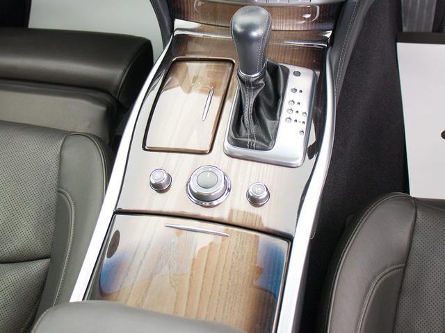 ★快適エアシート＆シートヒーターを装備しています！高級車ならではの装備です！シートが暖まる機能！シートから冷風が出る機能！どちらも付いています！！寒い冬も、暑い夏も快適にご乗車頂けますよ！！