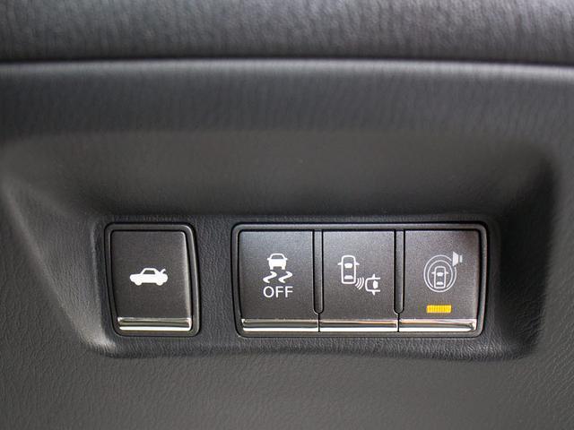 ★使いやすさや安全性を追求したステアリング周り！高級車ゆえにスイッチ類が多いのも特徴ですね！考え尽くされた配置ですぐに使いこなす事が出来ますのでご安心下さい！是非、体感してみて下さい！！