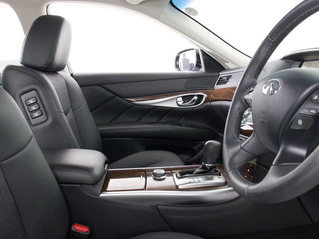 フーガ 250GT (後期型)(アラウンドビュー)(インテリジェントクルーズ)(エマージェンシーブレーキ)(クリアランスソナー)(ブラックハーフレザー)(助手席オットマン)(シートメモリー)(パワーシート)(HDDナビ)(25枚目)