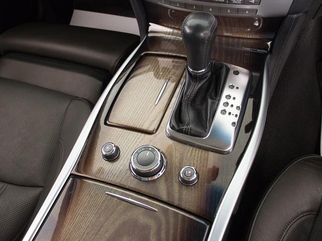 フーガハイブリッド ＶＩＰ　（禁煙車）（後期型）（アラウンドビュー）（１８インチＡＷ）（インテリジェントクルーズ）（エマージェンシーブレーキ）（障害物センサー）（黒本革）（冷暖房シート）（後席コントロールパネル）（オットマン）（10枚目）