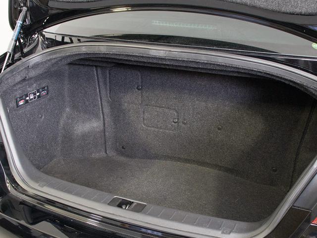 フーガハイブリッド ＶＩＰ　（禁煙車）（後期型）（アラウンドビュー）（１８インチＡＷ）（インテリジェントクルーズ）（エマージェンシーブレーキ）（障害物センサー）（黒本革）（冷暖房シート）（後席コントロールパネル）（オットマン）（25枚目）