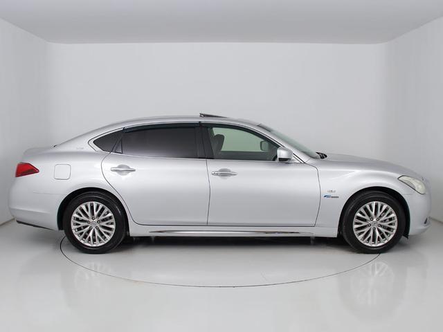 シーマ ハイブリッド VIP (禁煙車)(サンルーフ)(インテリジェントクルーズ)(エマージェンシーブレーキ)(黒本革)(オットマン)(後席コントロールパネル)(シートヒーター)(エアシート)(HDDナビ)(Bluetooth)(20枚目)