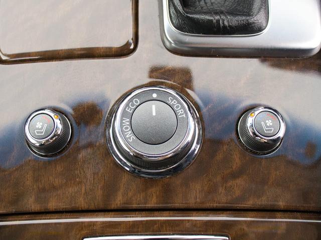 ★快適エアシート＆シートヒーターを装備しています！高級車ならではの装備です！シートが暖まる機能！シートから冷風が出る機能！どちらも付いています！！寒い冬も、暑い夏も快適にご乗車頂けますよ！！