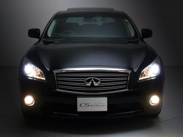 フロントビューの存在感をご覧ください！！ヘッドライトは視界良好のライト、さらにフォグライト搭載。デザイン性も高いのが特権です。