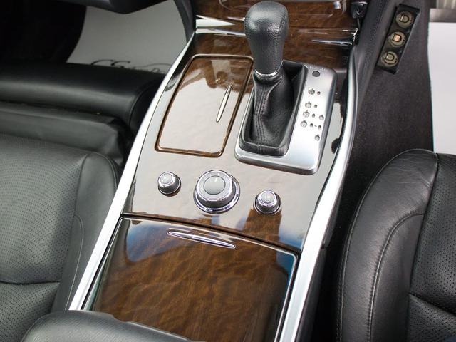 シフト周りです。木目パネルも相まって高級感を感じさせます！