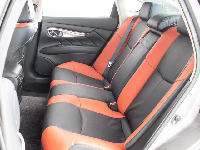 新品の黒×赤本革シートへ張替え済！オーナー様の付いていない革シートなので気になるスレやシワなど御座いません！