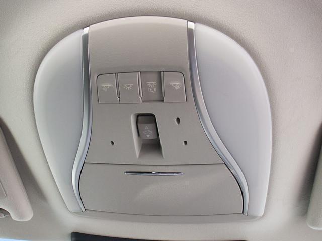 シーマ ハイブリッド　ＶＩＰ　（禁煙車）（サンルーフ）（インテリジェントクルーズ）（エマージェンシーブレーキ）（黒本革）（オットマン）（後席コントロールパネル）（シートヒーター）（エアシート）（ＨＤＤナビ）（Ｂｌｕｅｔｏｏｔｈ）（32枚目）