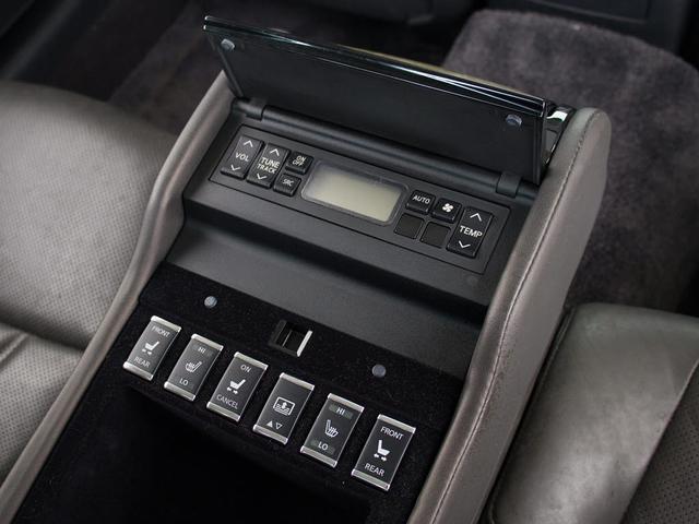 シーマ ハイブリッド　ＶＩＰ　（サンルーフ）（アラウンドビュー）（インテリジェントクルーズ）（エマージェンシーブレーキ）（黒本革シート）（エアシート）（シートヒーター）（ＨＤＤマルチナビ）（バックモニター）（Ｂｌｕｅｔｏｏｔｈ）（6枚目）