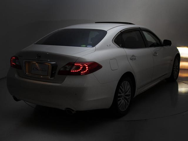 シーマ ハイブリッド　ＶＩＰ　（サンルーフ）（アラウンドビュー）（インテリジェントクルーズ）（エマージェンシーブレーキ）（黒本革シート）（エアシート）（シートヒーター）（ＨＤＤマルチナビ）（バックモニター）（Ｂｌｕｅｔｏｏｔｈ）（23枚目）