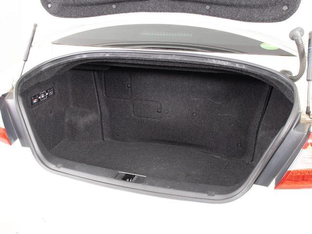 シーマ ハイブリッド　ＶＩＰ　（サンルーフ）（アラウンドビュー）（インテリジェントクルーズ）（エマージェンシーブレーキ）（黒本革シート）（エアシート）（シートヒーター）（ＨＤＤマルチナビ）（バックモニター）（Ｂｌｕｅｔｏｏｔｈ）（24枚目）