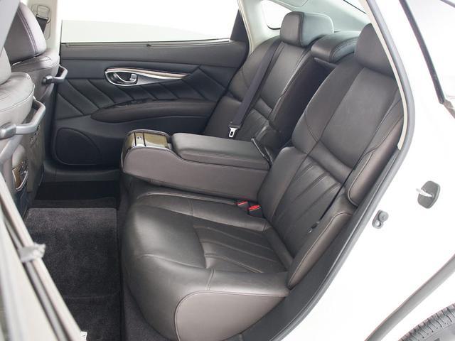 シーマ ハイブリッド　ＶＩＰ　（サンルーフ）（アラウンドビュー）（インテリジェントクルーズ）（エマージェンシーブレーキ）（黒本革シート）（エアシート）（シートヒーター）（ＨＤＤマルチナビ）（バックモニター）（Ｂｌｕｅｔｏｏｔｈ）（30枚目）