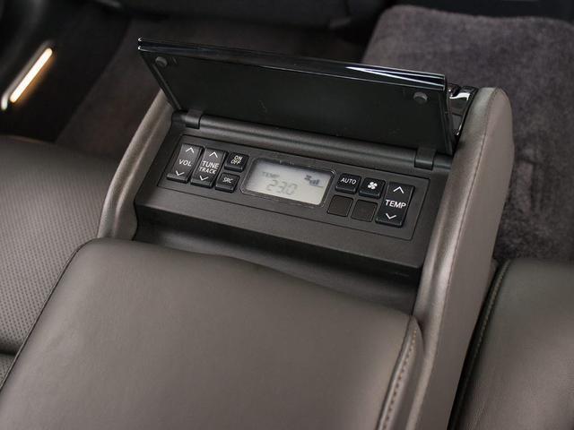 シーマ ハイブリッド　ＶＩＰ　Ｇ　（サンルーフ）（リアエンター）（ＢＯＳＥサウンドシステム）（インテリジェントクルーズ）（エマージェンシーブレーキ）（クリアランスソナー）（後席コントロールパネル）（冷暖房シート）（助手席オットマン）（8枚目）