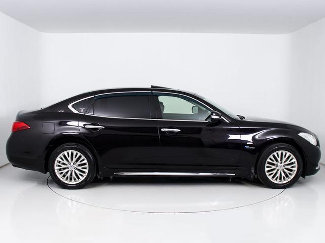 シーマ ハイブリッド　ＶＩＰ　Ｇ　（サンルーフ）（リアエンター）（ＢＯＳＥサウンドシステム）（インテリジェントクルーズ）（エマージェンシーブレーキ）（クリアランスソナー）（後席コントロールパネル）（冷暖房シート）（助手席オットマン）（19枚目）