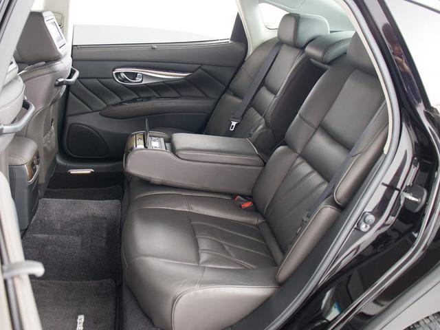 シーマ ハイブリッド　ＶＩＰ　Ｇ　（サンルーフ）（リアエンター）（ＢＯＳＥサウンドシステム）（インテリジェントクルーズ）（エマージェンシーブレーキ）（クリアランスソナー）（後席コントロールパネル）（冷暖房シート）（助手席オットマン）（29枚目）