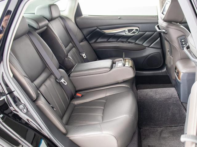 シーマ ハイブリッド　ＶＩＰ　Ｇ　（禁煙車）（記録簿２２枚）（サンルーフ）（リアエンターシステム）（ＢＯＳＥサウンド）（黒本革シート）（エアシート）（シートヒーター）（ＨＤＤナビ）（アラウンドビューモニタ）（エマージェンシーブレーキ）（27枚目）