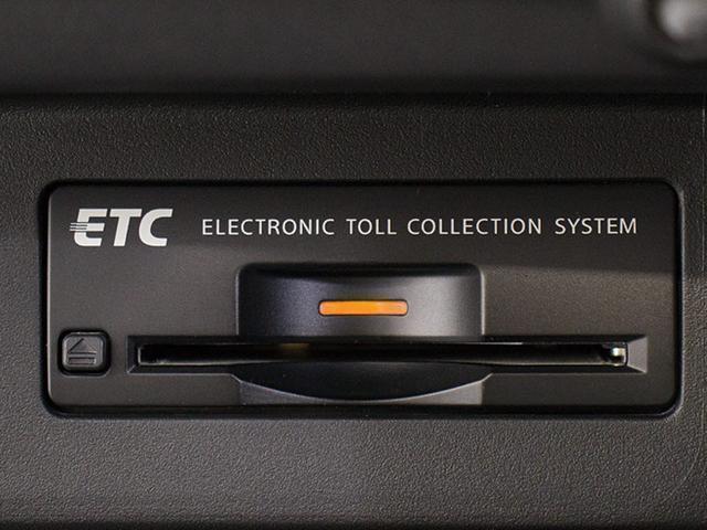 コンソール内一体型のビルトインＥＴＣ装備！見た目の部分も良いですが、ＥＴＣカードの盗難防止になる設置箇所です！料金所の渋滞回避！時間帯・日によって料金の軽減を受けられます！ストレス知らずのドライブ！