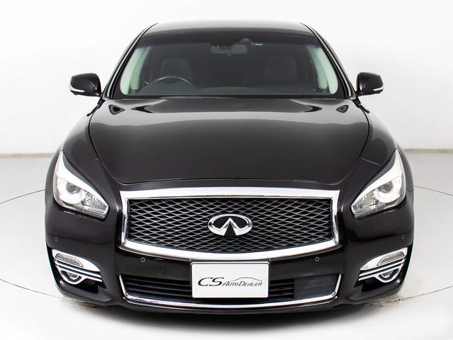 禁煙車です！室内は嫌なニオイも無く、すごく綺麗な状態です！禁煙車・・特にセダンタイプのお車では少ないですよね！！タバコのニオイが苦手なお客様必見です！快適にご乗車頂けます！！