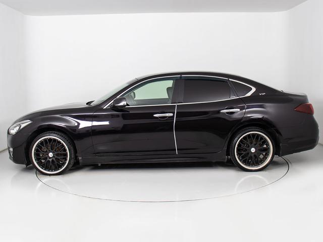 ロクサーニ製２０インチホイール装着車両となります！！その他、お好きなアルミホイールへ変更も可能です！詳しくは当社スタッフまでお問い合わせ下さい！！