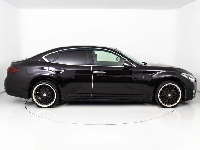 ロクサーニ製２０インチホイール装着車両となります！！その他、お好きなアルミホイールへ変更も可能です！詳しくは当社スタッフまでお問い合わせ下さい！！