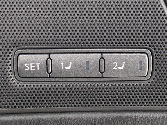 お好みのシートポジションが設定可能です！！メモリー機能は２パターンまで可能となります！！さすが高級車ですね！！