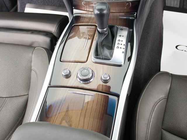 シーマ ハイブリッド VIP (禁煙車)(ワンオーナー)(サンルーフ)(BOSEサウンドスピーカー)(インテリジェントクルーズ)(後席コントロールパネル)(エアシート)(シートヒーター)(HDDマルチナビ)(Bluetooth)(8枚目)