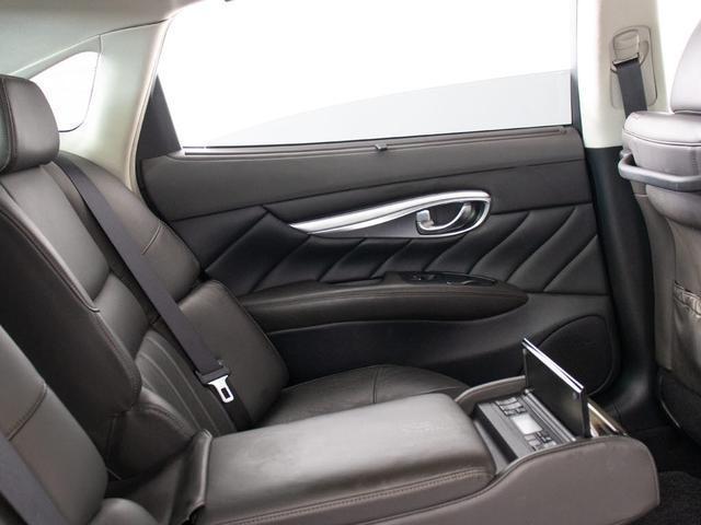 シーマ ハイブリッド VIP (禁煙車)(新品タイヤ)(サンルーフ)(インテリジェントクルーズ)(エマージェンシーブレーキ)(クリアランスソナー)(黒本革)(シートヒーター)(エアシート)(後席コントロールパネル)(HDDナビ)(33枚目)