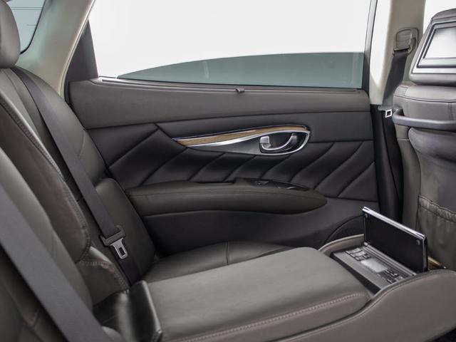 シーマ ハイブリッド VIP G (禁煙車)(ワンオーナー)(後期型)(BOSEサウンド)(リアエンター)(エマージェンシーブレーキ)(インテリジェントクルーズ)(アラウンドビュー)(黒本革)(オットマン)(クリアランスソナー)(31枚目)