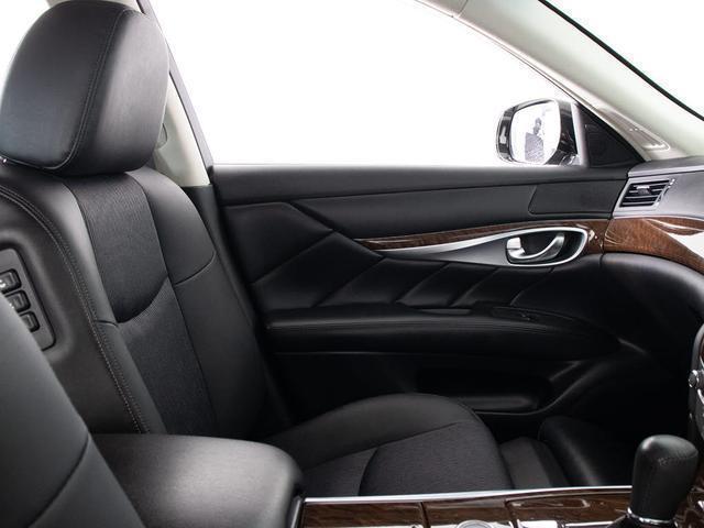 フーガ ２５０ＧＴ　（禁煙車）（後期型）（アラウンドビュー）（インテリジェントクルーズ）（エマージェンシーブレーキ）（クリアランスソナー）（ブラックハーフレザー）（助手席オットマン）（ＬＥＤヘッドライト）（ＨＤＤナビ）（32枚目）