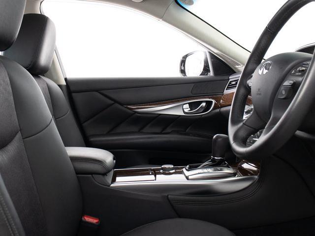 フーガ ２５０ＧＴ　（禁煙車）（後期型）（アラウンドビュー）（インテリジェントクルーズ）（エマージェンシーブレーキ）（クリアランスソナー）（ブラックハーフレザー）（助手席オットマン）（ＨＤＤナビ）（ＢＳＩ）（ＲＥＧＮＯ）（31枚目）