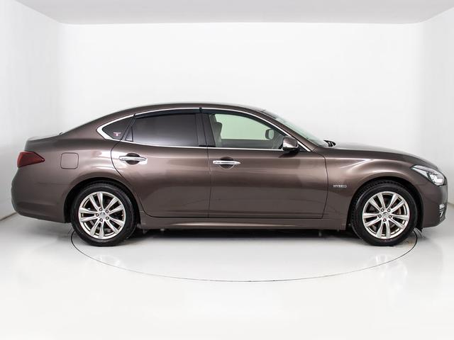 フーガハイブリッド ベースグレード　（禁煙）（後期型）（ＢＯＳＥサウンドシステム）（プレミアムインテリアパッケージ）（アラウンドビュー）（インテリジェントクルーズ）（エマージェンシーブレーキ）（黒本革）（オットマン）（ＨＤＤマルチナビ）（17枚目）