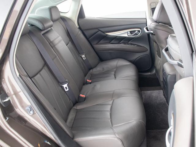 フーガハイブリッド ベースグレード　（禁煙）（後期型）（ＢＯＳＥサウンドシステム）（プレミアムインテリアパッケージ）（アラウンドビュー）（インテリジェントクルーズ）（エマージェンシーブレーキ）（黒本革）（オットマン）（ＨＤＤマルチナビ）（23枚目）