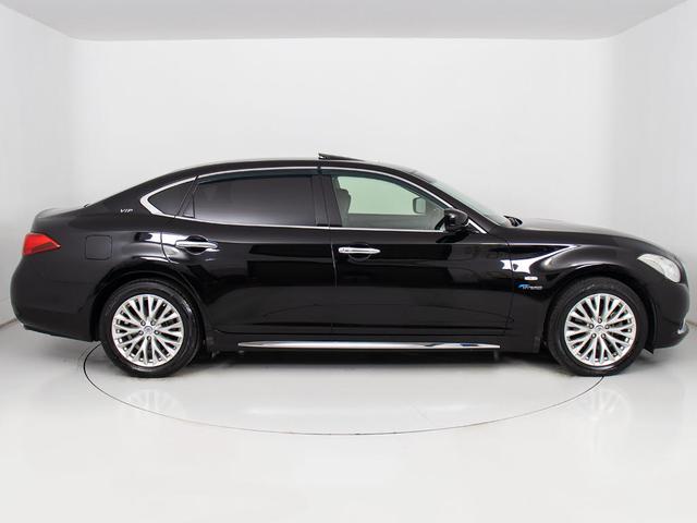 シーマ ハイブリッド　ＶＩＰ　（禁煙車）（サンルーフ）（ＢＯＳＥサウンドスピーカー）（黒本革）（インテリジェントクルーズ）（エマージェンシーブレーキ）（後席コントロールパネル）（冷暖房シート）（助手席オットマン）（ＨＤＤナビ）（19枚目）