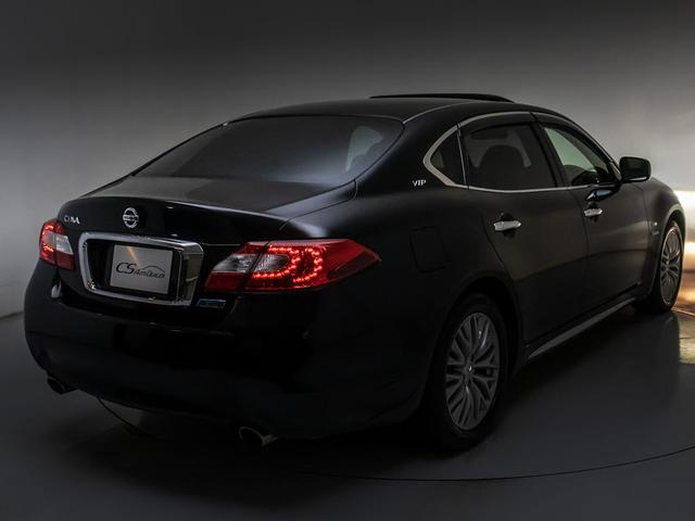 シーマ ハイブリッド　ＶＩＰ　（禁煙車）（サンルーフ）（ＢＯＳＥサウンドスピーカー）（黒本革）（インテリジェントクルーズ）（エマージェンシーブレーキ）（後席コントロールパネル）（冷暖房シート）（助手席オットマン）（ＨＤＤナビ）（22枚目）