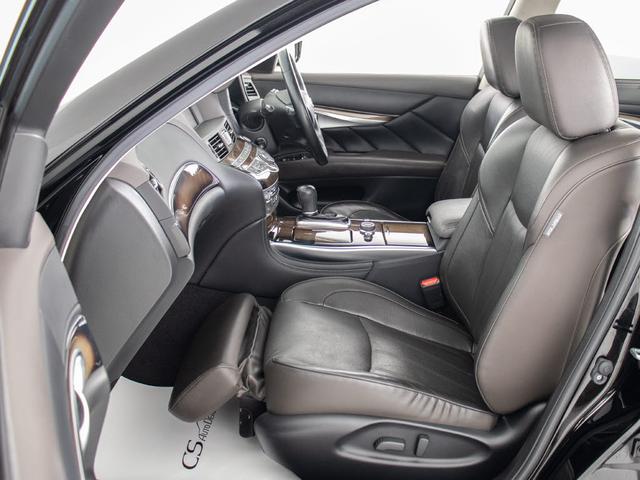 シーマ ハイブリッド　ＶＩＰ　（禁煙車）（サンルーフ）（ＢＯＳＥサウンドスピーカー）（黒本革）（インテリジェントクルーズ）（エマージェンシーブレーキ）（後席コントロールパネル）（冷暖房シート）（助手席オットマン）（ＨＤＤナビ）（25枚目）