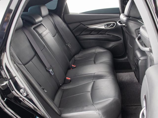 フーガハイブリッド ベースグレード　（禁煙車）（後期型）（ＢＯＳＥサウンド）（アラウンドビュー）（インテリジェントクルーズ）（エマージェンシーブレーキ）（黒本革）（シートヒーター）（エアシート）（助手席オットマン）（ＨＤＤマルチナビ）（26枚目）